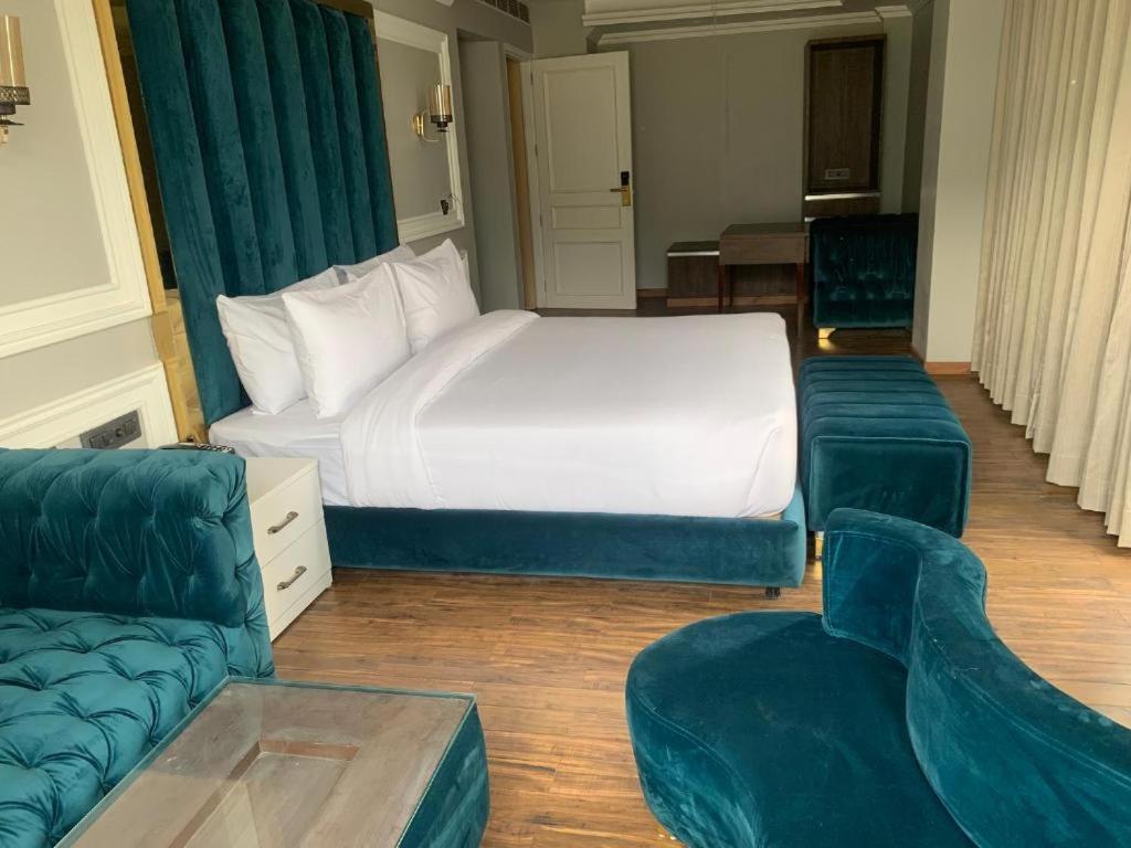 Claret Inn & Suites - Dalhousie Extérieur photo