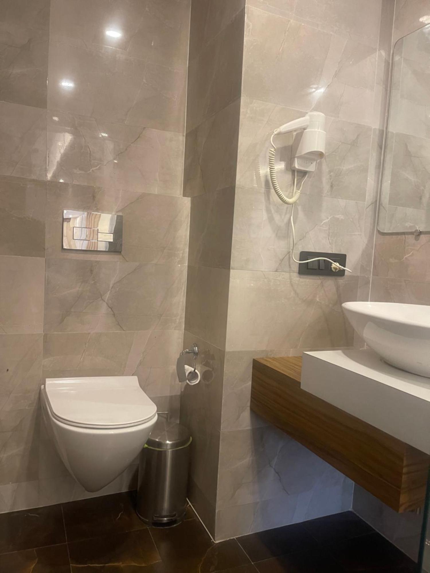 Claret Inn & Suites - Dalhousie Extérieur photo